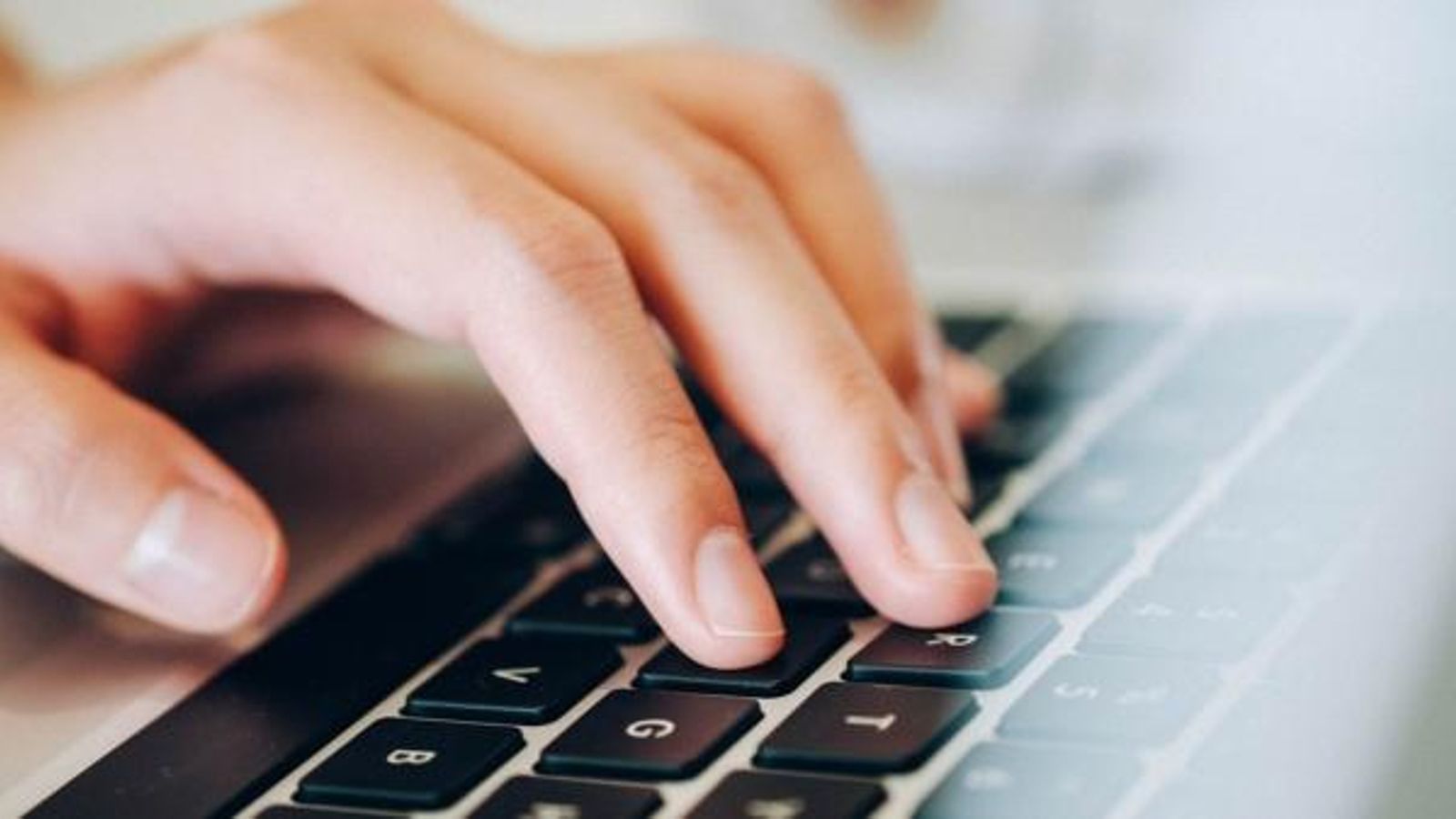 El president d'Ausbanc indemnitzarà l'‘excommunity manager’ de la Policia Nacional per vulnerar el seu dret a l'honor El president d\'Ausbanc indemnitzarà l\'‘excommunity manager’ de la Policia Nacional per vulnerar el seu dret a l\'honor