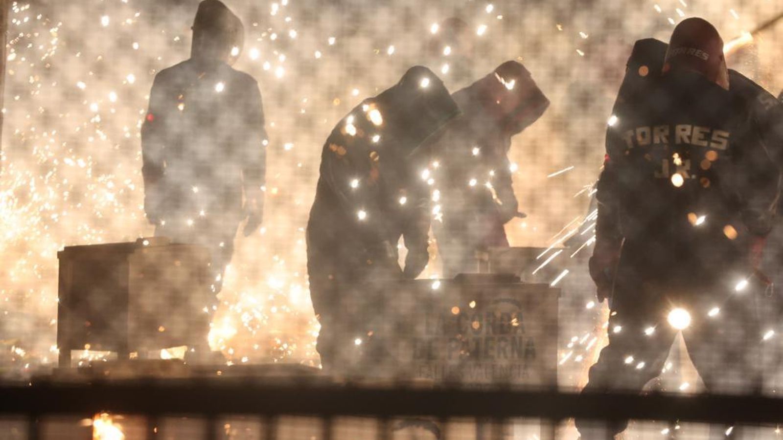 Tiradors i tiradores de Paterna durant la Cordà que ha tingut lloc a València