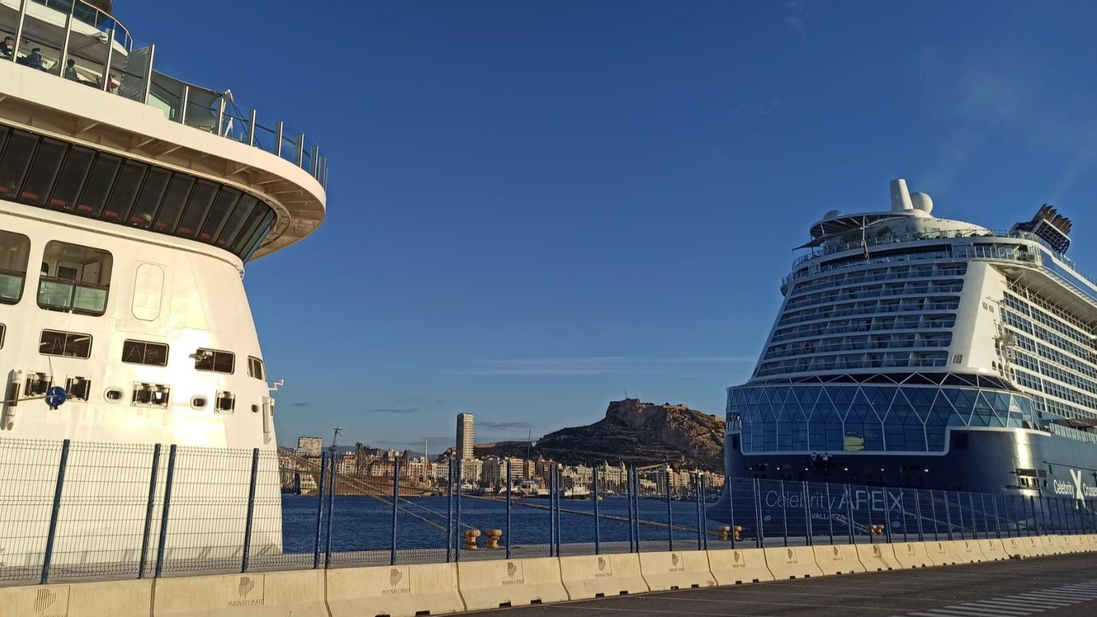 Dos dels barcos atracats aquest dilluns al port d'Alacant Dos dels barcos atracats aquest dilluns al port d'Alacant