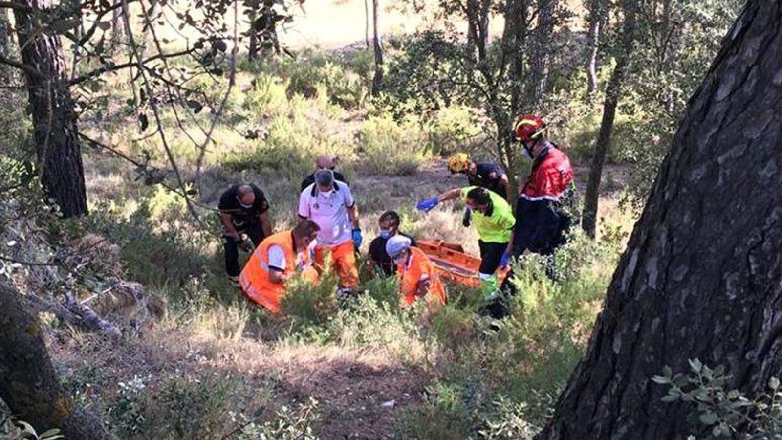 El Consorci Provincial de Bombers d'Alacant rescata al motorista accidentat