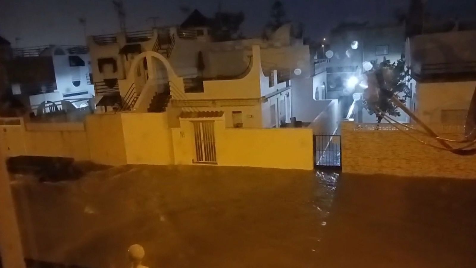 Imatges de les inundiacions provocades per la gota freda a la Comunitat Valenciana aquest dimarts