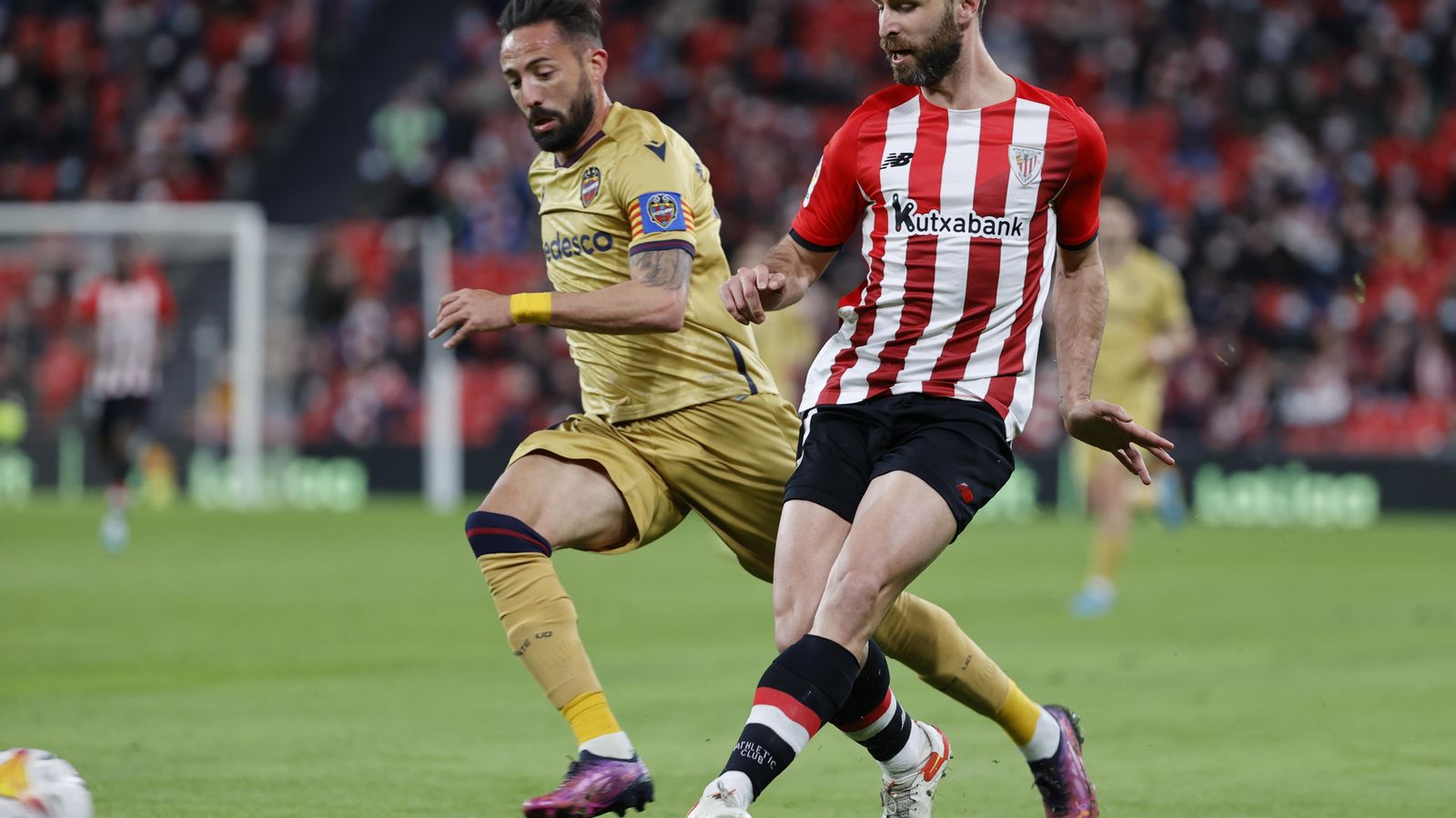 Morales en una acció de la primera part abans de lesionar-se a San Mamés.