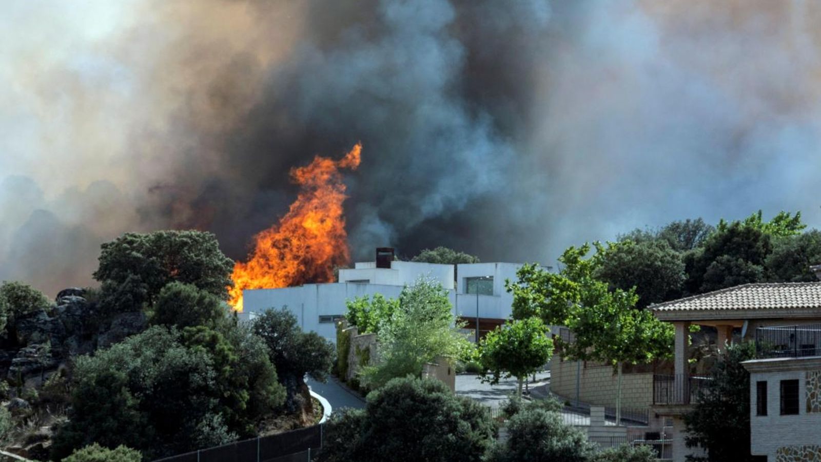 El Govern destina 700.000 euros a restaurar el sòl, després dels incendis de Beneixama, Segòvia i Almorox