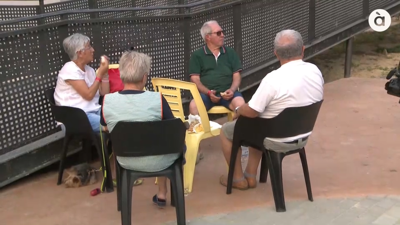 Gent major acollida a  l'alberg de Creu Roja