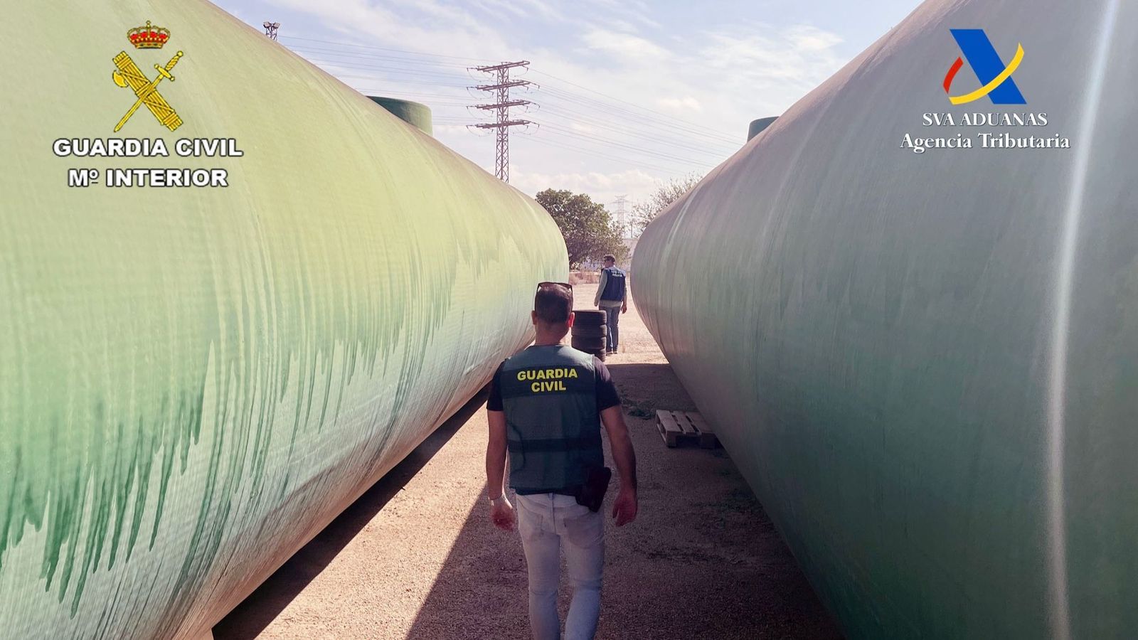 Agents de la Guàrdia Civil durant la investigació