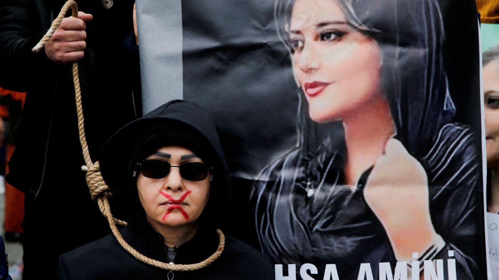 Imatge d'una protesta per la mort de Mahsa Amini a Istanbul, Turquia Imatge d'una protesta per la mort de Mahsa Amini a Instanbul, Turquia