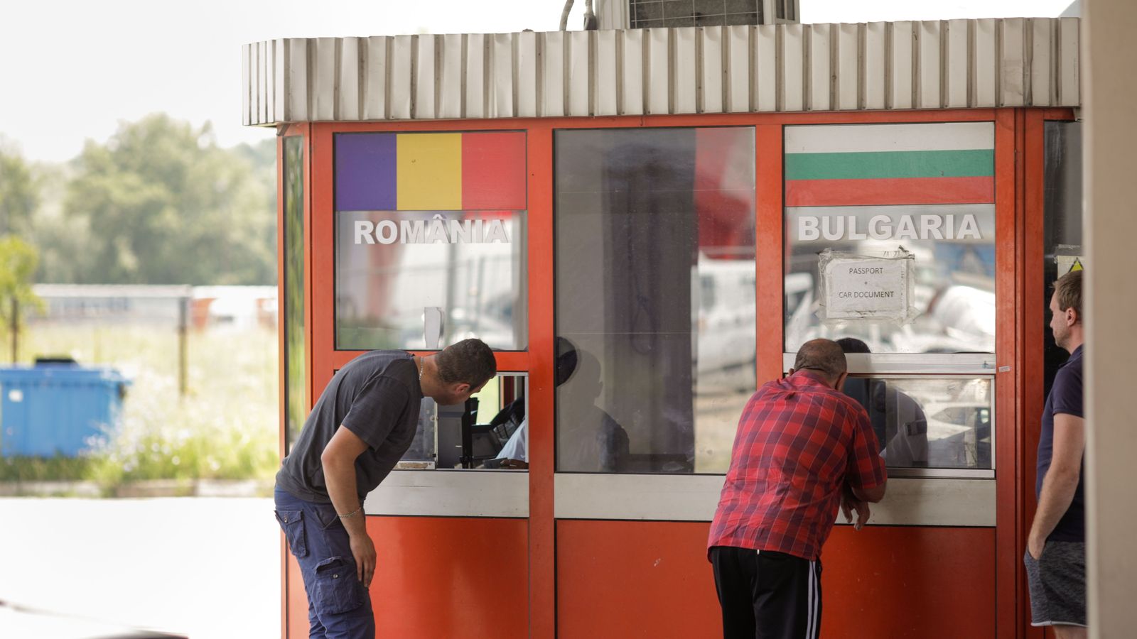 Control terrestre a la frontera entre Romania i Bulgaria, que s'estrenen hui parcialment en l'espai Schengen