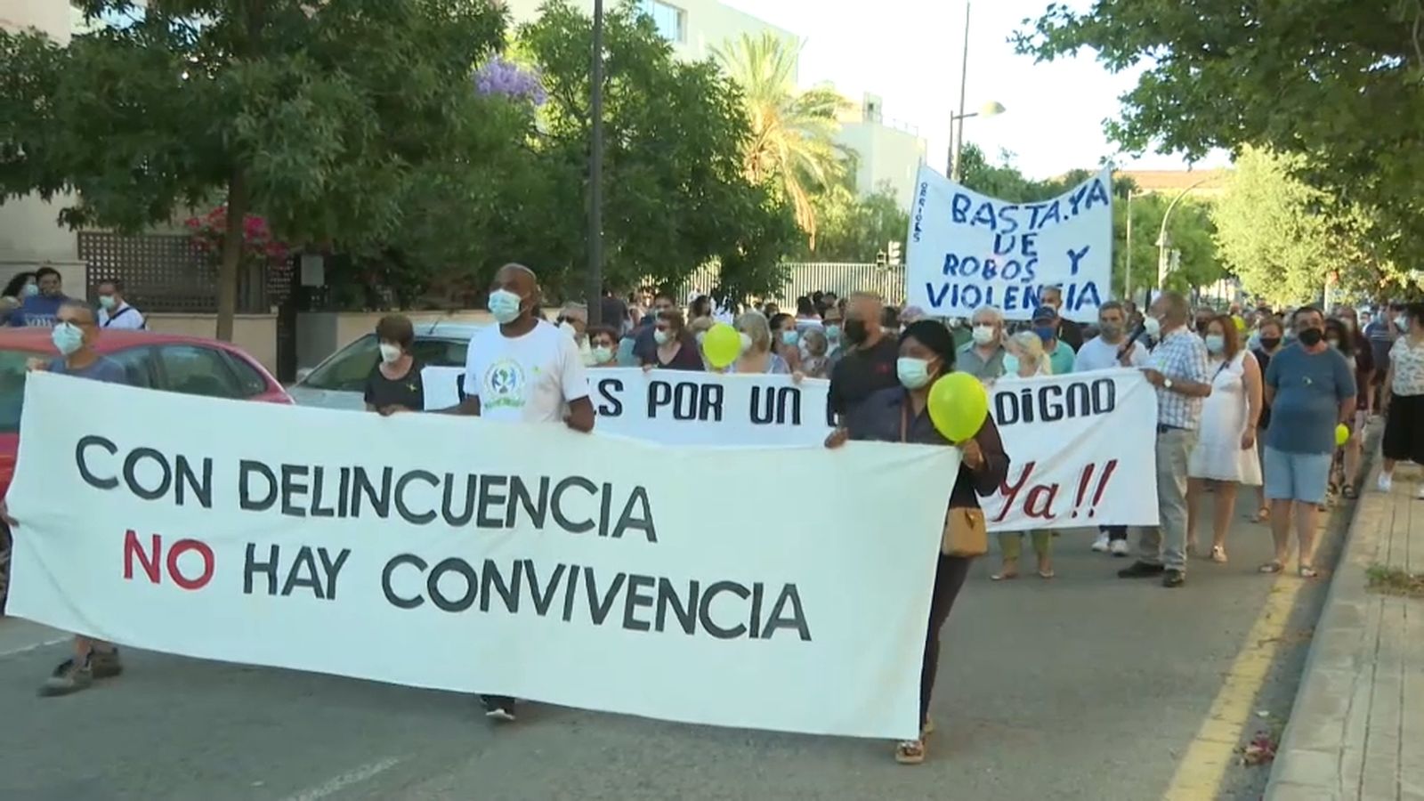 El veïnat d'Orriols en una de les manifestacions contra la delinqüència als carrers