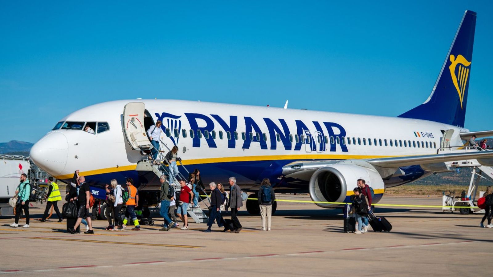 Una de les naus de Ryanair en una pista de l'aeroport de Castelló en una imatge d'arxiu
