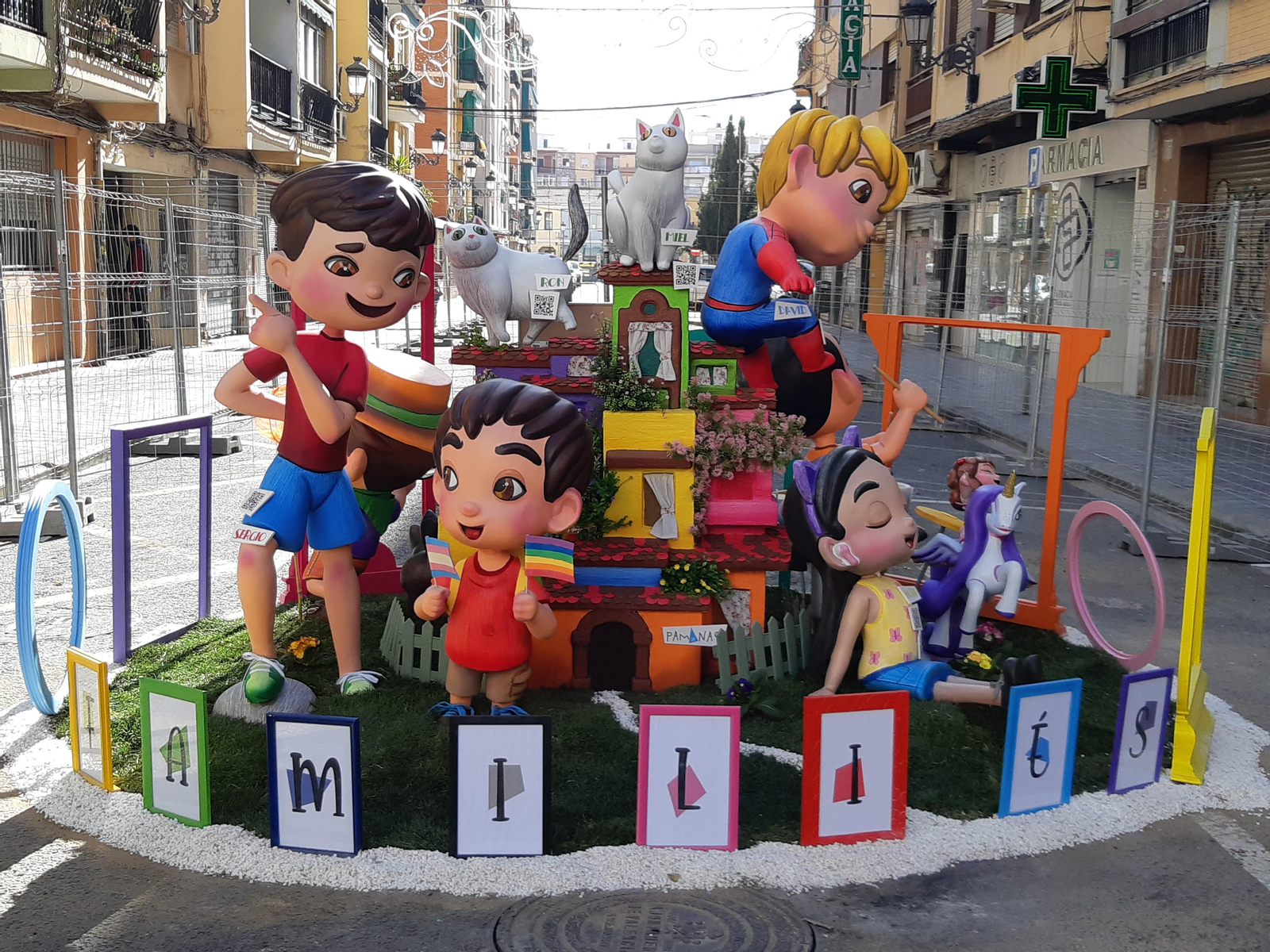 El tercer premi és per a la falla Costa i Borràs - Agustina d’Aragó pel projecte “Famili És”