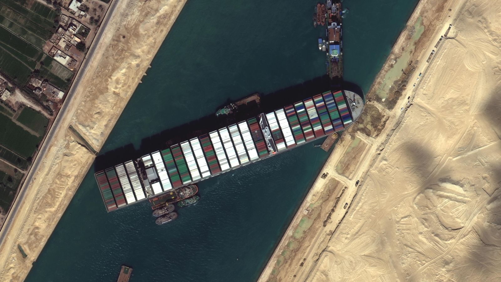 El megavaixell al Canal de Suez