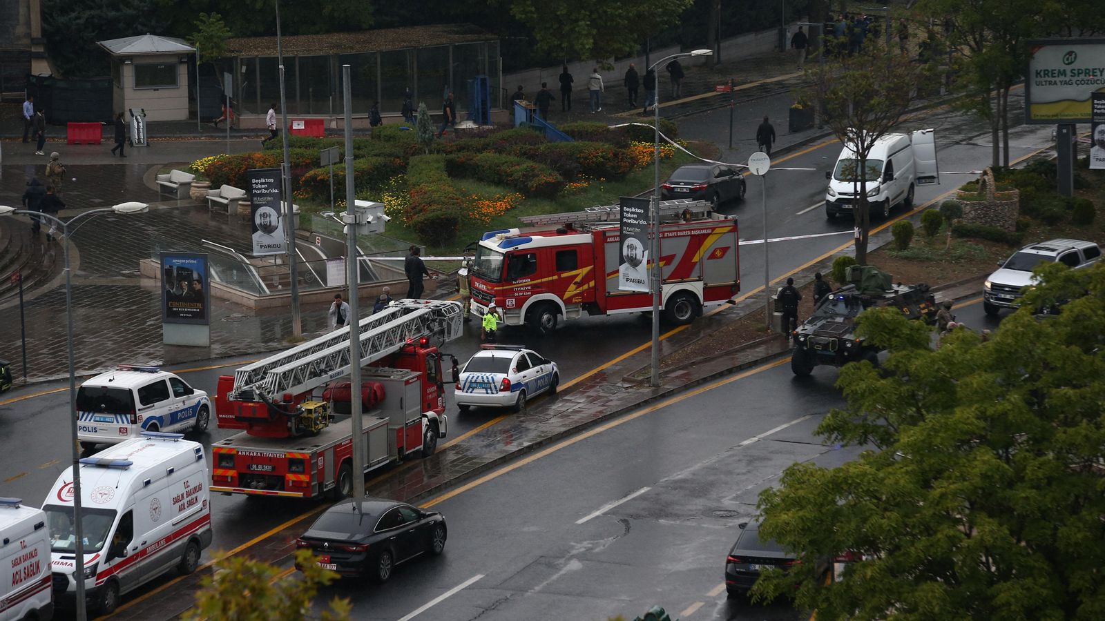 Almenys un mort i diversos ferits en un atemptat prop del Parlament de Turquia