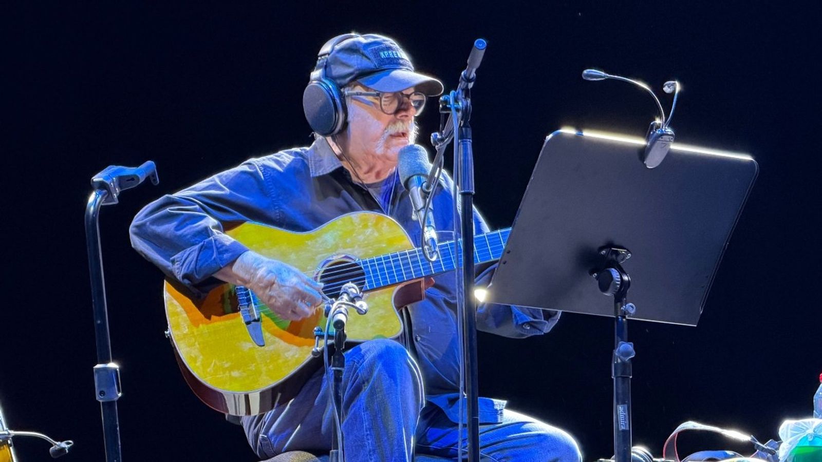 Moment del concert de Silvio Rodríguez al Roig Arena