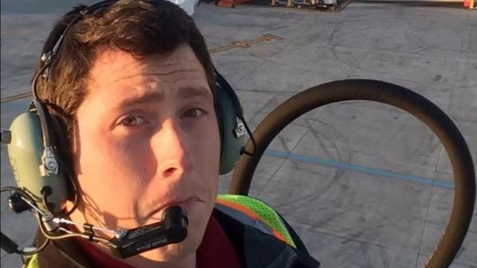 Richard Russell treballant a l’aeroport de Seattle