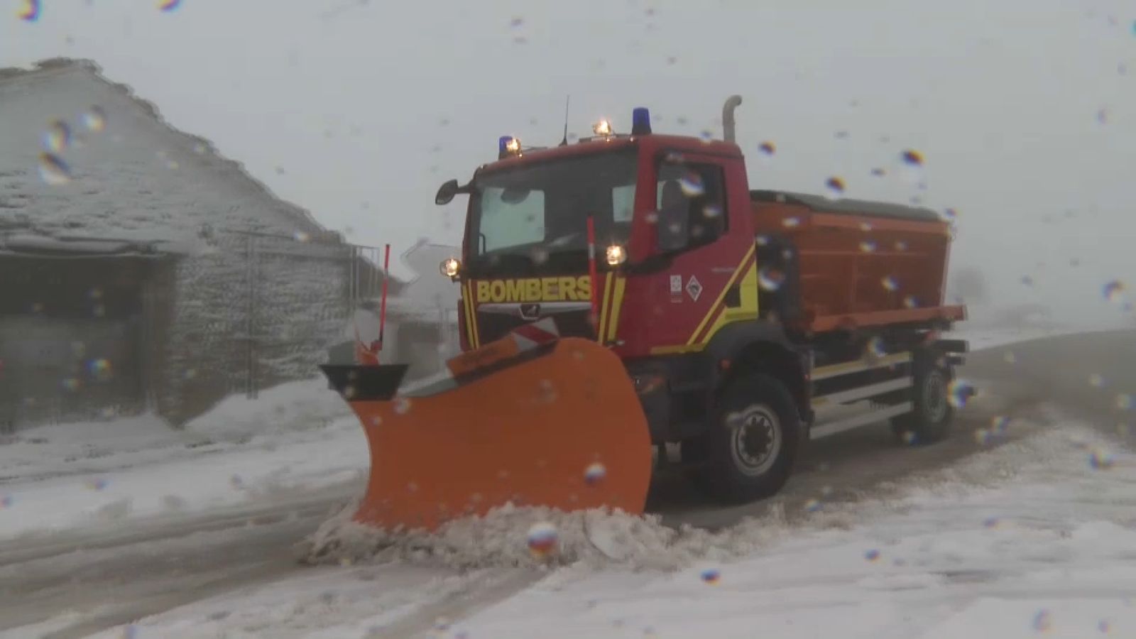 En vídeo, l'impacte de la nevada a les carreteres dels Ports