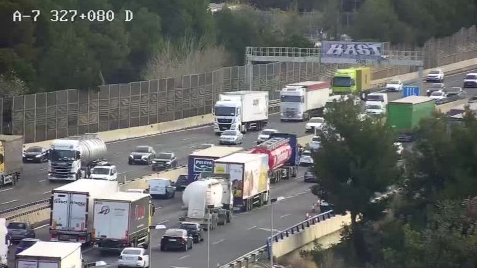 L'autovia A-7 registrava retencions superiors als deu quilòmetres a primera hora d'aquest dijous