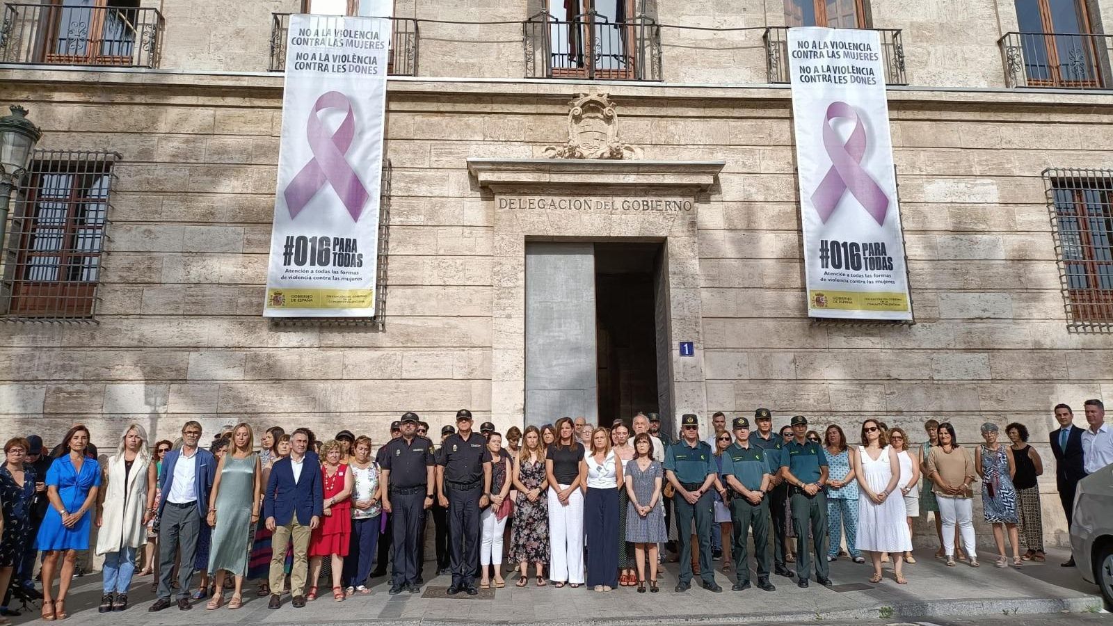 Concentració silenciosa aquest dimarts al Palau del Temple, seu de la delegació del govern espanyol a la Comunitat Valenciana, en repulsa pel crim masclista d'Antella