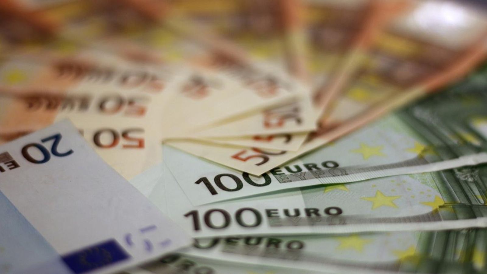 L’agència pronostica estabilitat gràcies a una economia forta amb menys desequilibris.