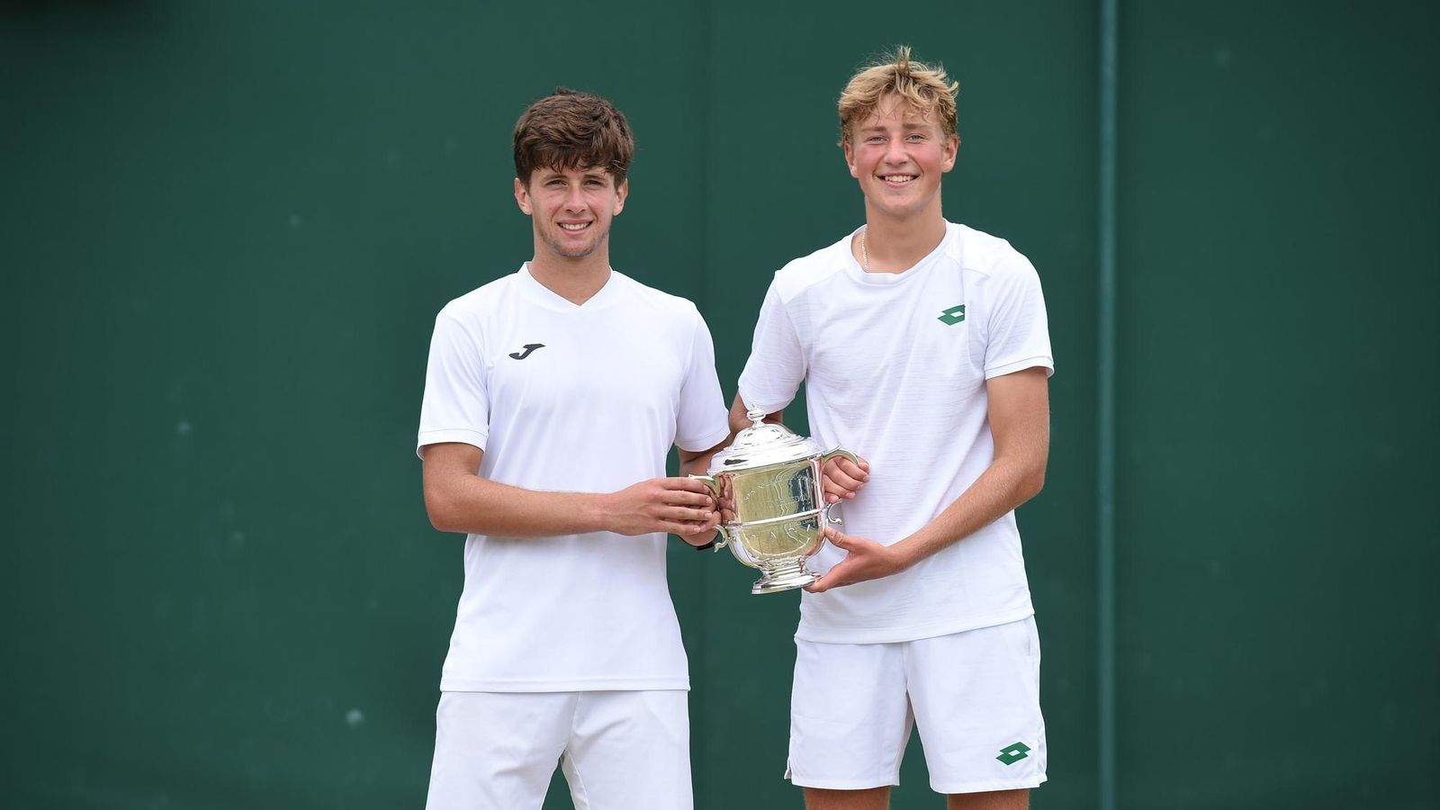 Manzanera i Butvilas, amb el trofeu de campions