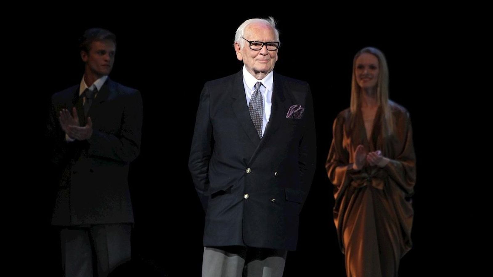 El dissenyador Pierre Cardin durant un desfile de moda en 2011
