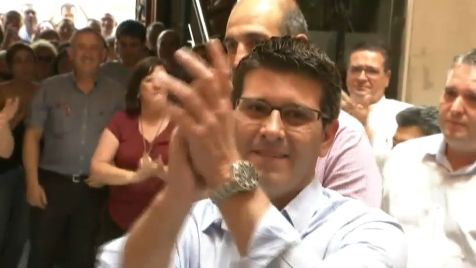 El president de la Diputació de València, Jorge Rodríguez, ha sigut rebut entre aplaudiments a l'Ajuntament d'Ontinyent