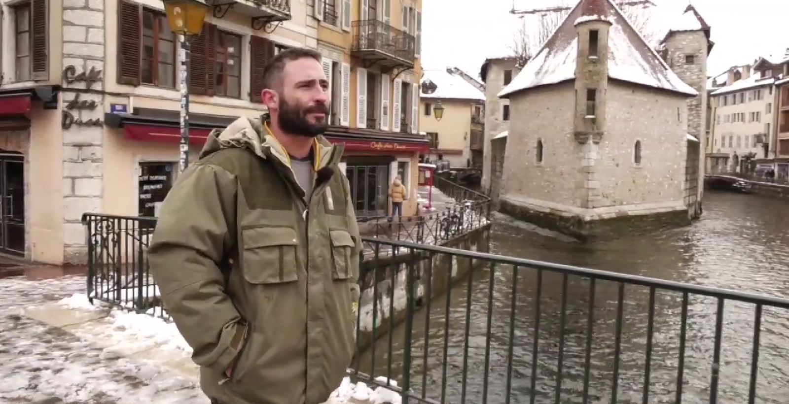 Adrià, de Gandia, ens convidarà a explorar el llac d'Annecy a bord d'un vaixell