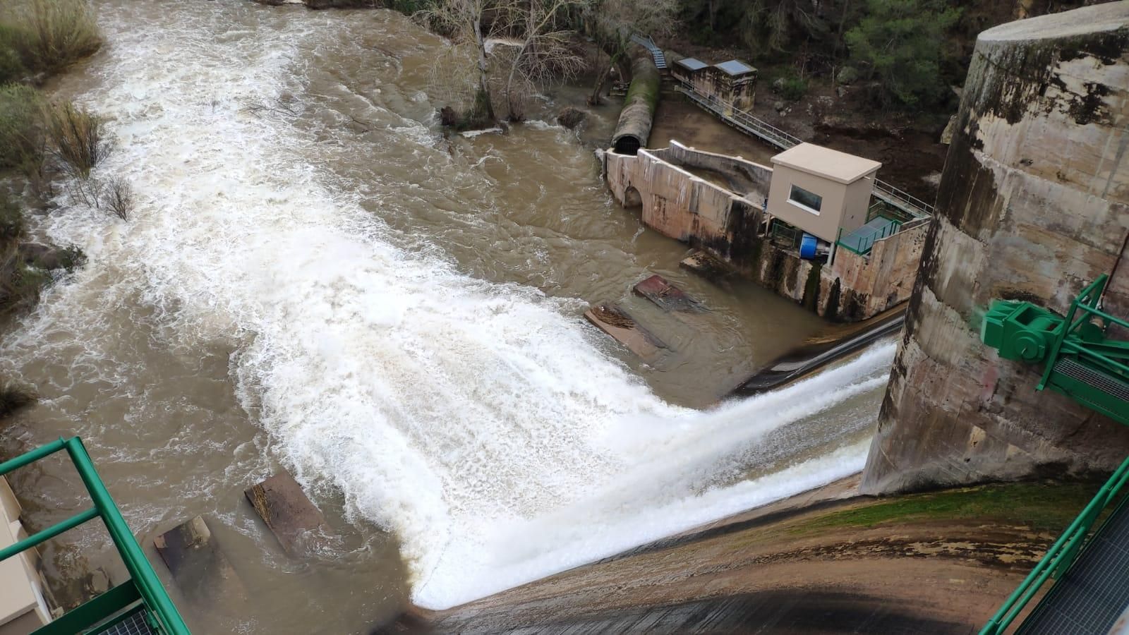 Imatge del pantà del Regajo desaiguant
