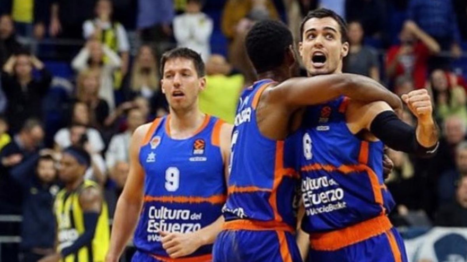 Alberto Abalde celebra la victòria contra el Fenerbahçe