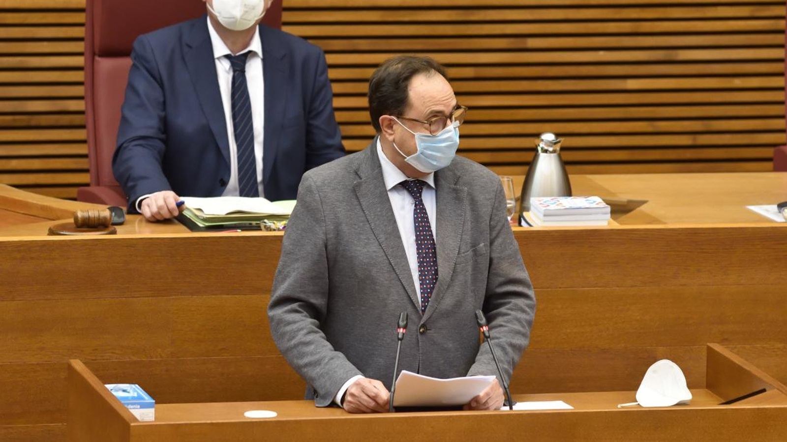 El conseller Vicent Soler durant la seua intervenció a les Corts aquest dijous