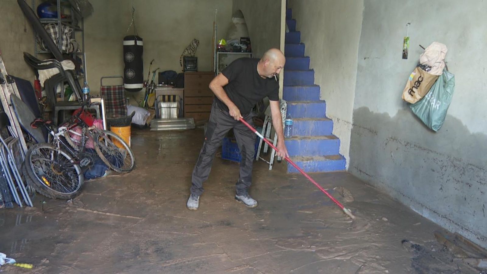 Molts baixos han quedat inundats per les pluges