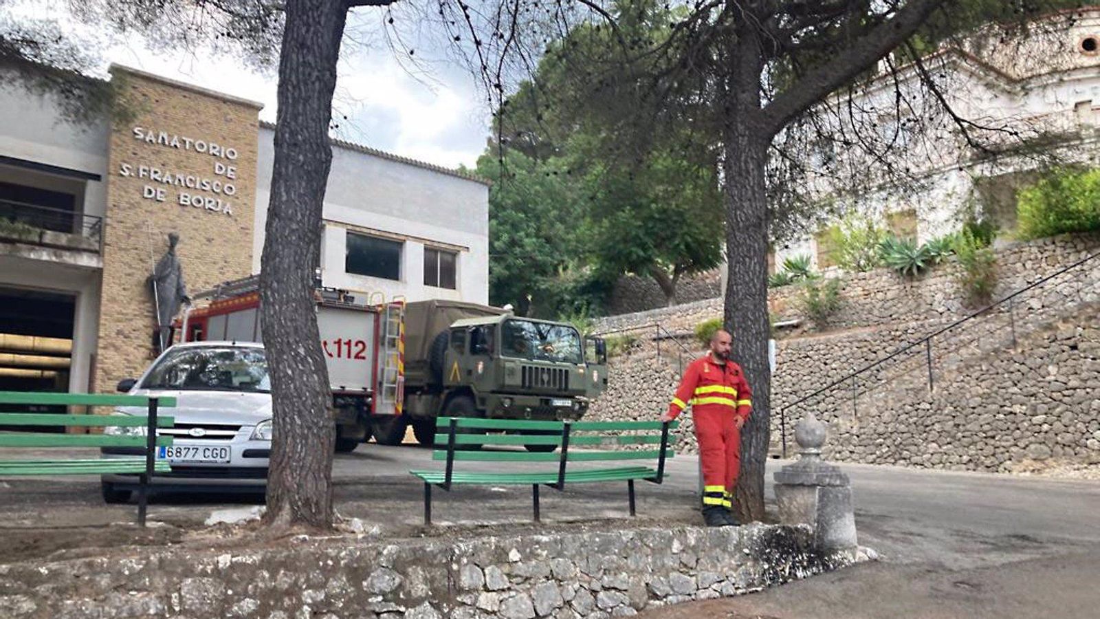 Efectius d'emergències i de l'UME arriben al sanatori