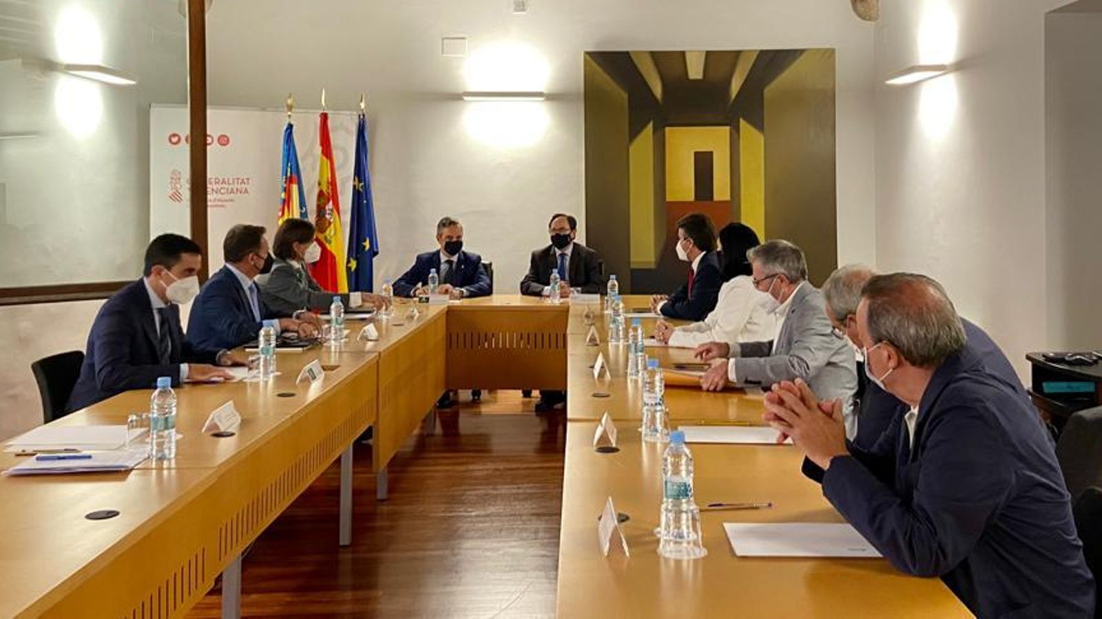 Els responsables d'Hisenda d'Andalusia i la Comunitat Valenciana, amb els consellers al centre, en la reunió que han tingut aquest divendres a València