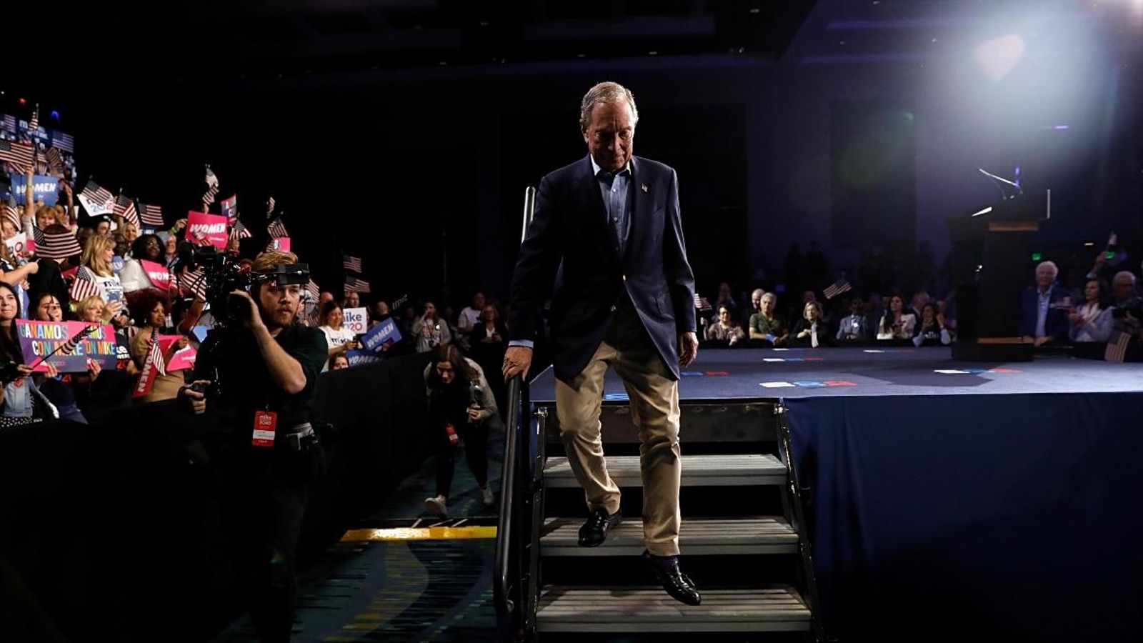 L'empresari Michael Bloomberg marxa després d'un míting a Florida