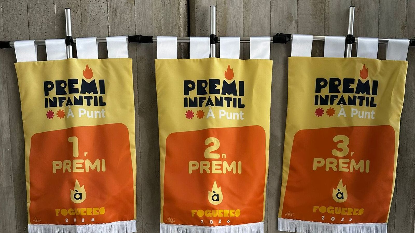 Estos són els estandards per al primer, segon i tercer premi infantil dels Premis À Punt a les Fogueres 2026