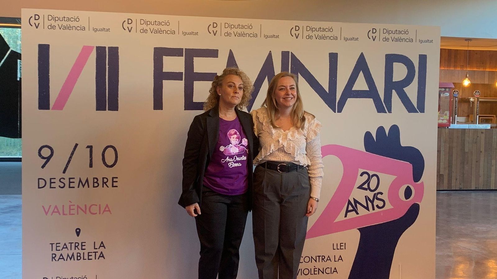 Raquel Orantes i la vicepresidenta de la Diputació de València, Natália Enguix, en l'acte d'homenatge a Ana Orantes