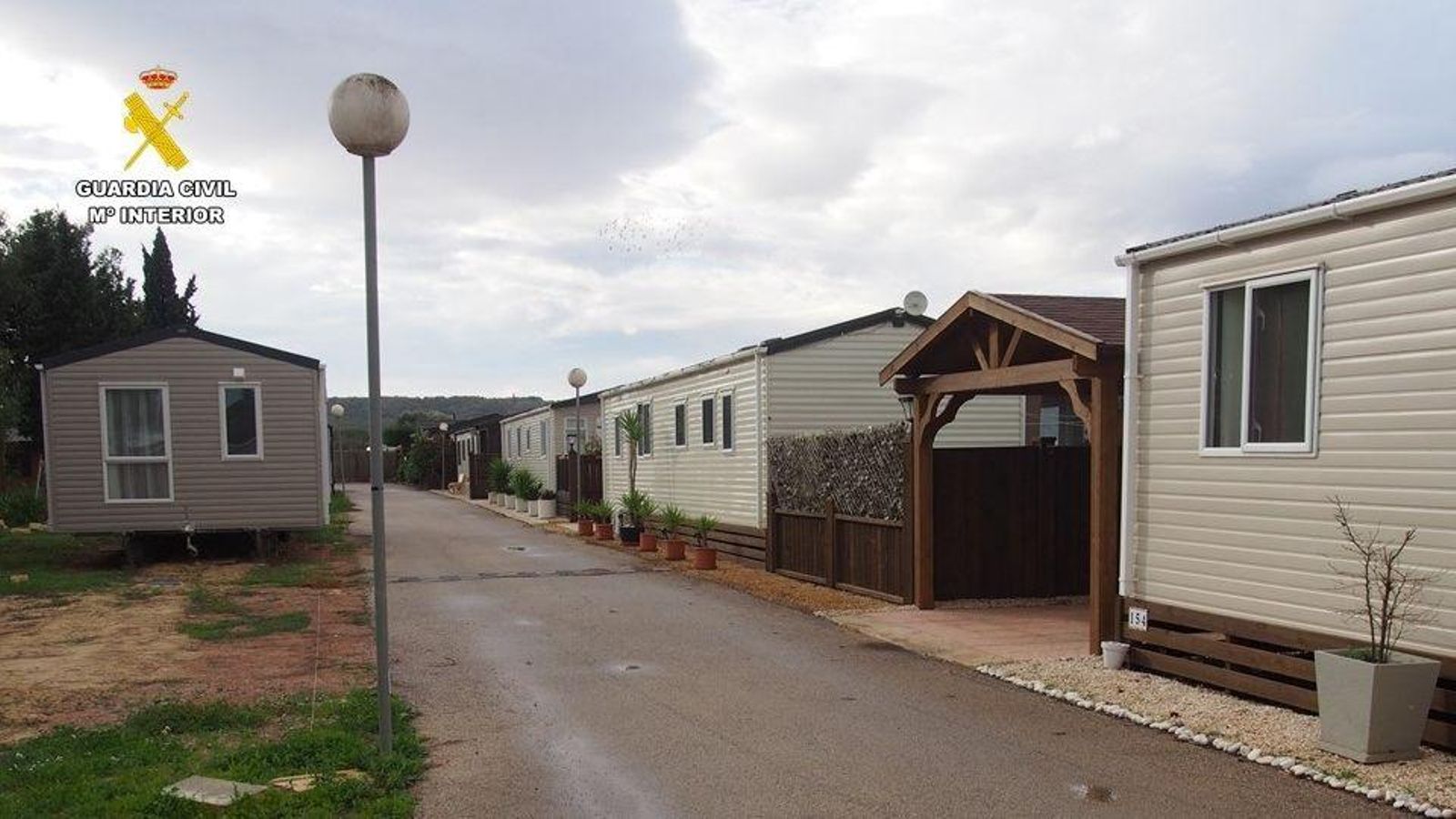 Cases del complex residencial il·legal