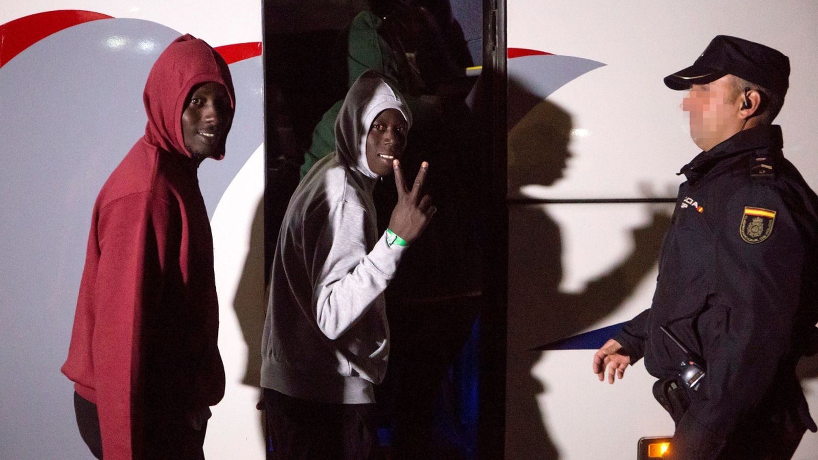 Dos dels 104 migrants que han arribat al port de Màlaga aquest mes de desembre