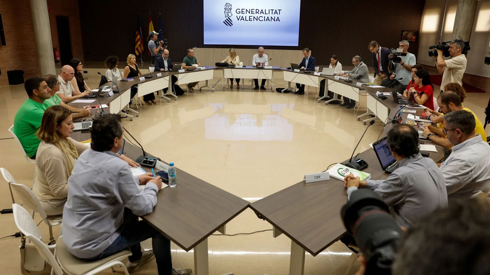 Reunió entre la Conselleria d'Educació i els sindicats d'este dimecres