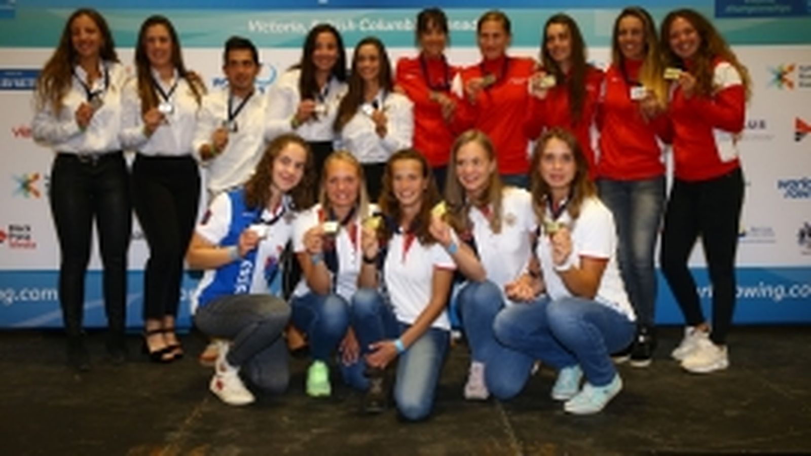 Les esportistes de l'RCRA amb la medalla de plata amb l'equip rus (Or) i Mònaco (Bronze)