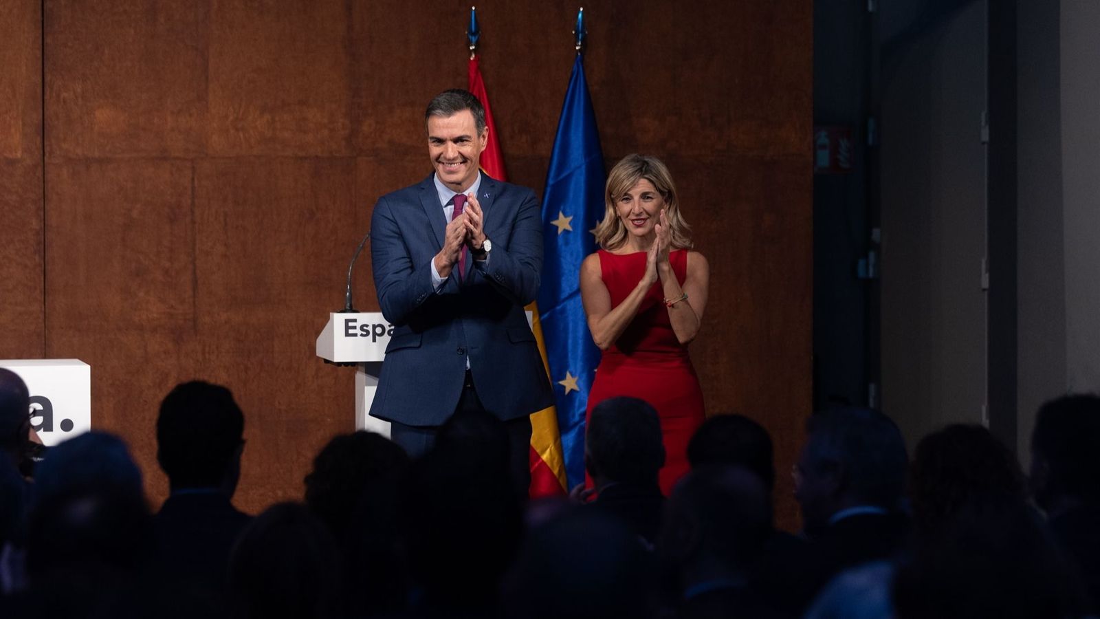 Sánchez i Díaz en la signatura del pacte de govern de coalició progessista, ratificat en la consulta a la militància del PSOE