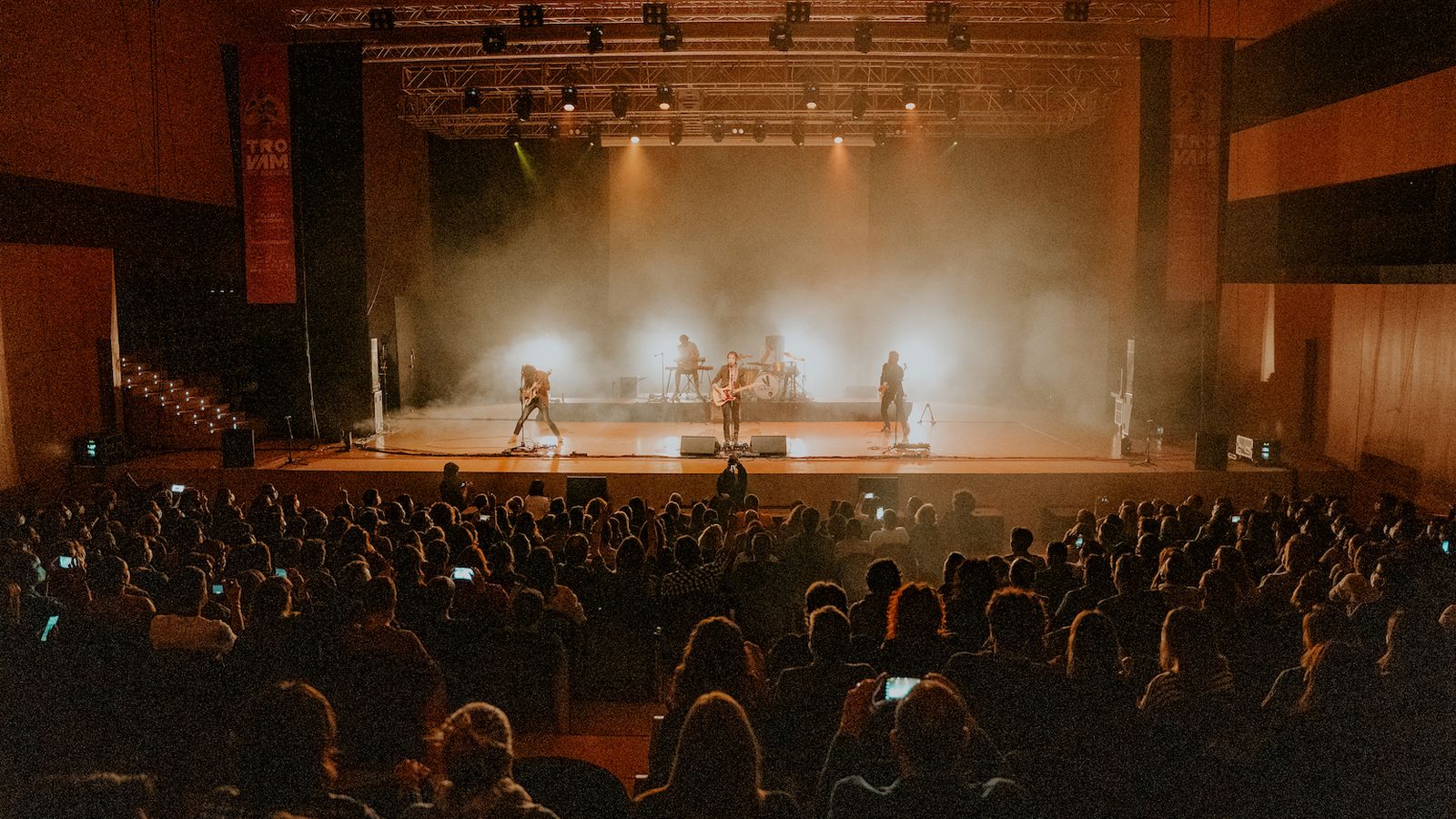 Un instant del concert de la banda Sidonie