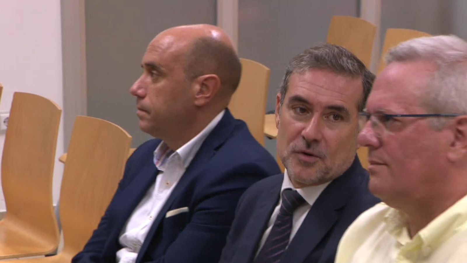 Echávarri, a l'esquerra, durant el juí