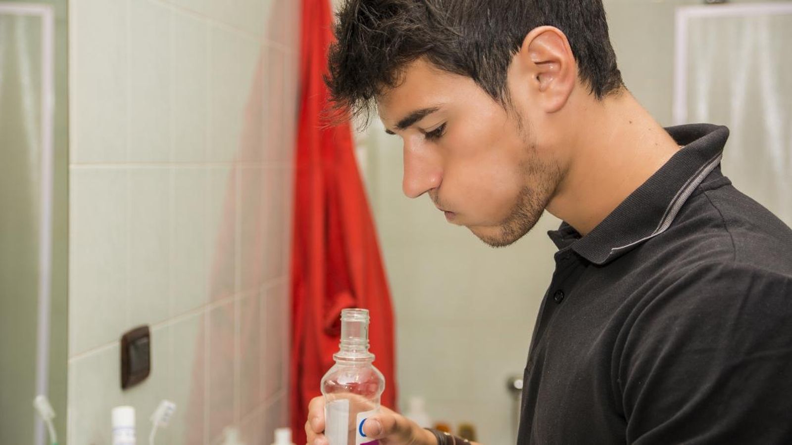 La capacitat d'infecció del SARS-CoV-2 després d'haver estat en contacte amb el col·lutori es redueix fins a mil vegades