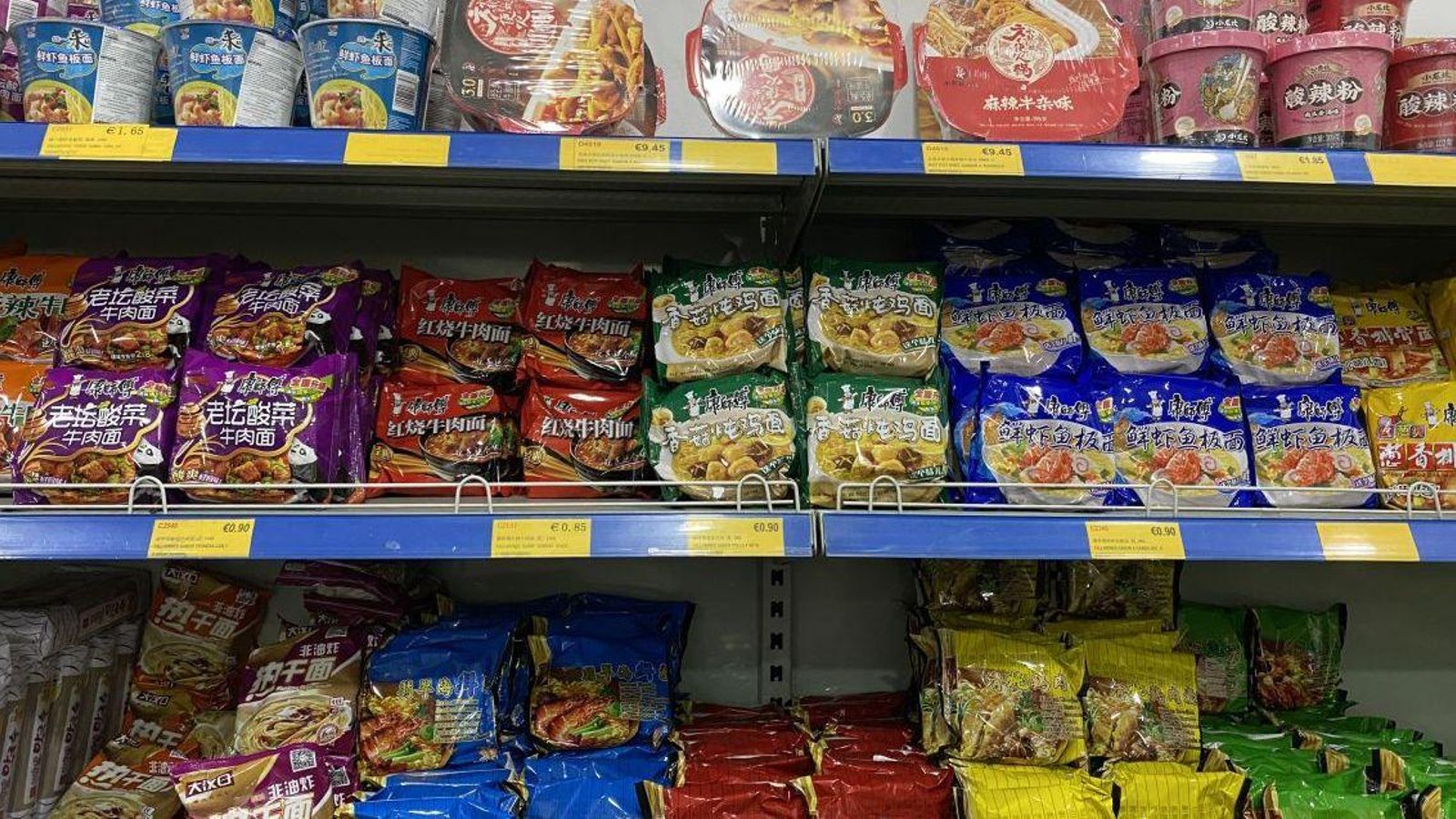 Durant el passeig es visitarà un supermercat xinés