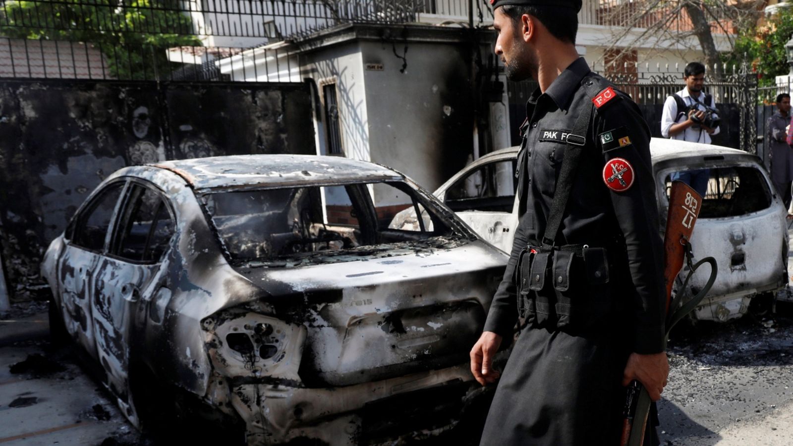 Les autoritats investiguen si s'ha executat amb un artefacte explosiu improvisat o ha sigut un terrorista suïcida