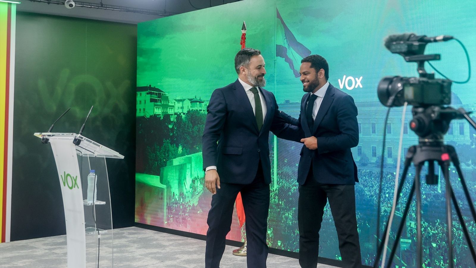 Abascal, junt amb el secretari general de Vox, Ignacio Garriga