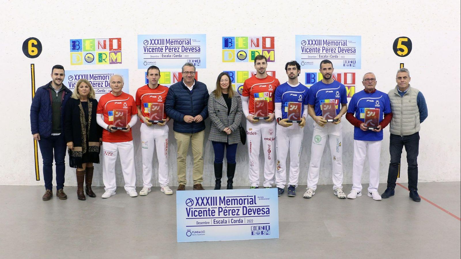 Els finalistes, amb els trofeus Els finalistes, amb els trofeus
