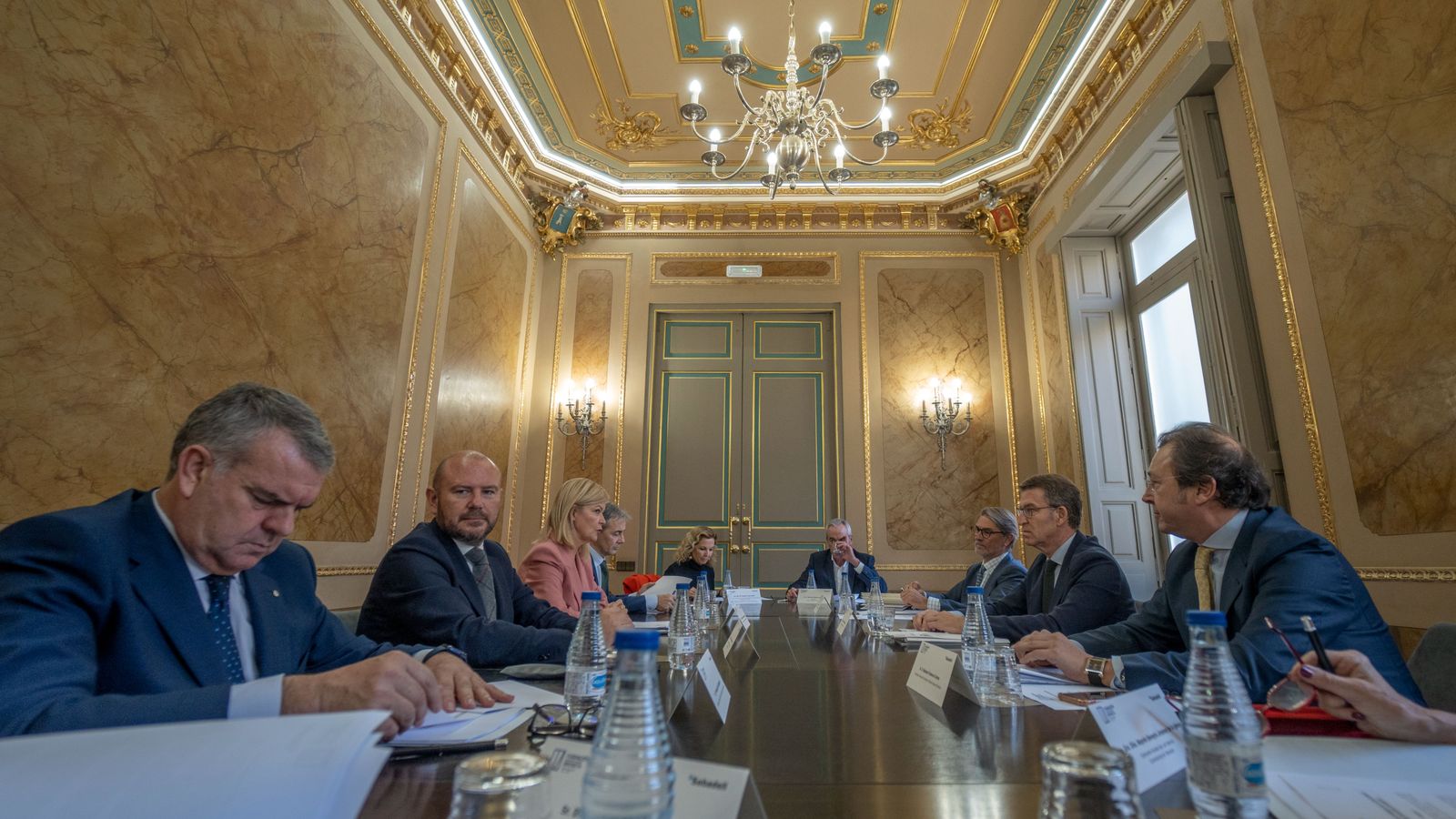 Membres del jurat de la Fundació Manuel Broseta en la reunió que han mantingut aquest divendres per a escollir a qui donaven el premi Convivència