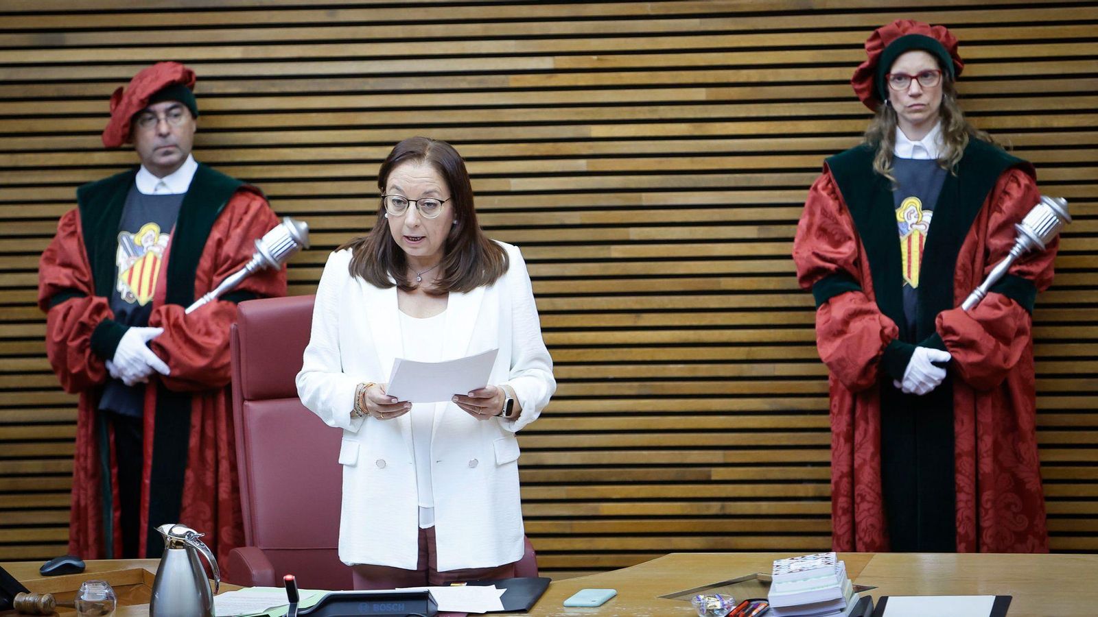 Llanos Massó, durant la seua primera intervenció com a presidenta de les Corts Llanos Massó, durant la seua intervenció, ja com a presidenta de les Corts
