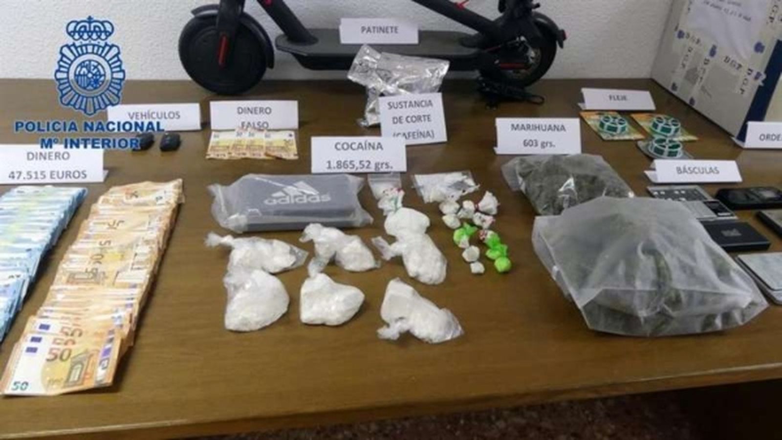 Imatge facilitada per la Policia Nacional amb part del material confiscat durant l'operació